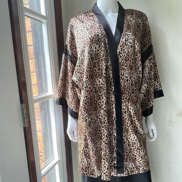 Victoria’s Secret leopard and lace kimono robe - Picture 7 of 11